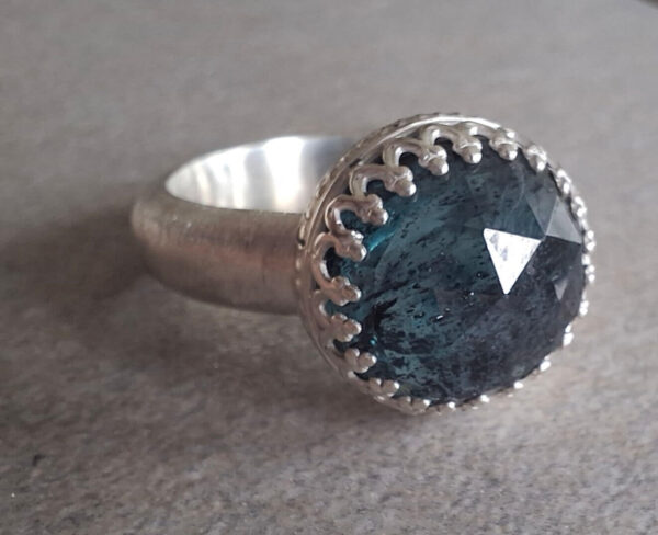 Zilveren ring met roosgeslepen kyaniet - Afbeelding 2