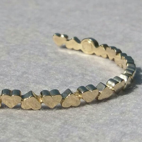 gouden armband met hartjes
