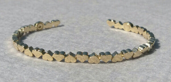 gouden armband met hartjes