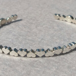 zilveren armband met hartjes