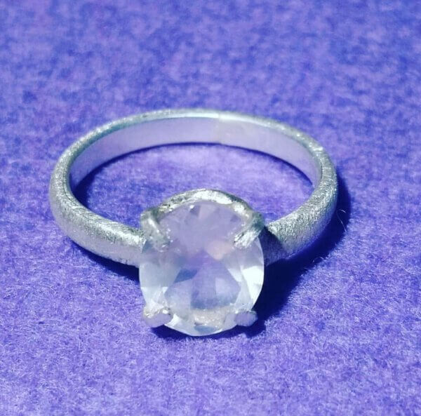 Rozenkwarts in geborsteld zilver