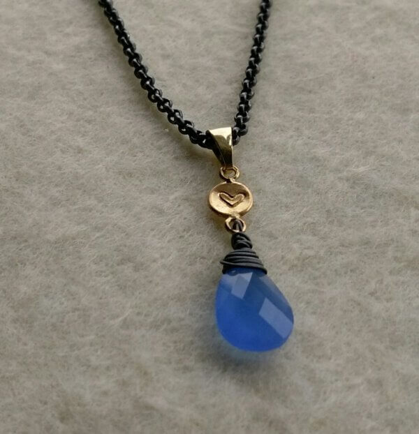 Collier in gezwart zilver met goud en chalcedoon - Afbeelding 3