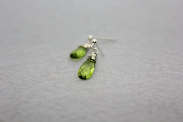 zilveren knopjes met peridot