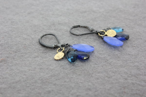 Cluster oorbellen in blauw