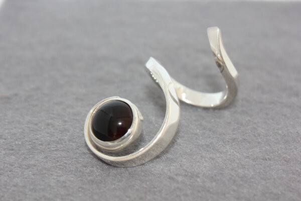 Zware zilveren smeedring met onyx