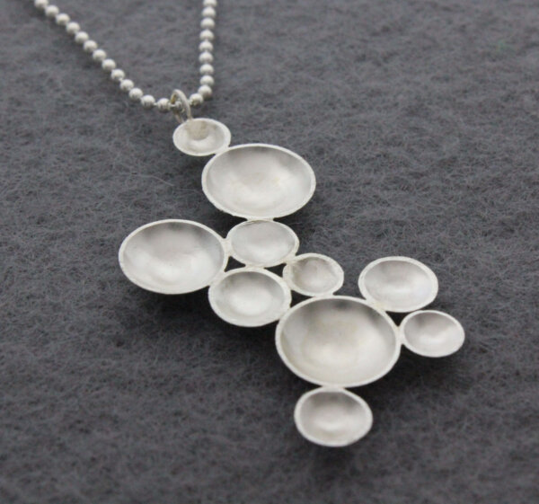 collier met zilveren bubbels