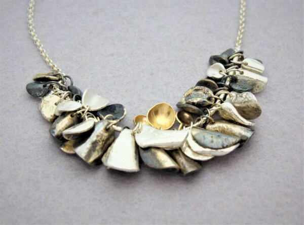 collier van geoxideerd zilver met gouden accenten