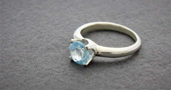 zilveren ring met topaas