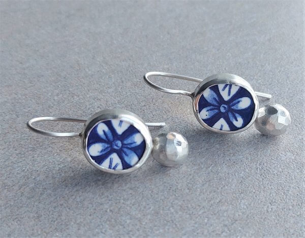 Delfts Blauwe hanger in zilver aan gefacetteerd balletjescollier - Afbeelding 3