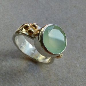 chalcedoon in zilver met gouden bolletjes