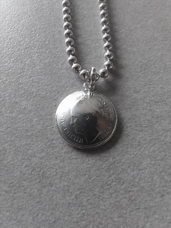 zilver balletjescollier wilhelmina dubbeltje zilver 1934