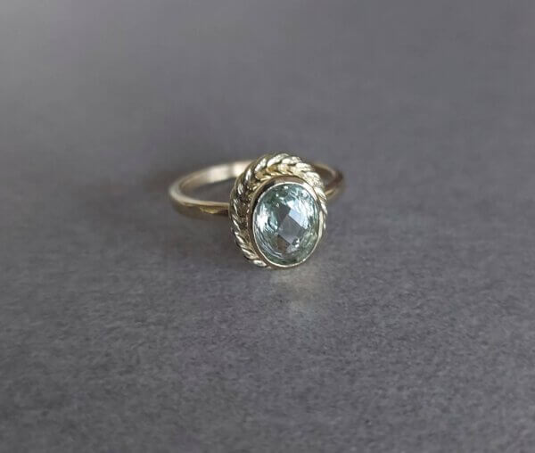 Ring van  goud van de klant met een groene kwarts