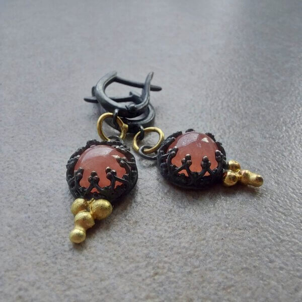 Geoxideerd zilveren oorhangers met rhodochrosiet en 14k gouden details - Afbeelding 3
