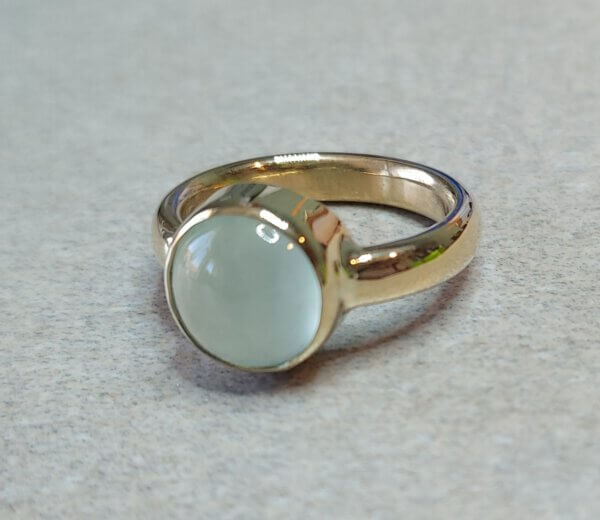 Ring van eigen goud met chalcedoon