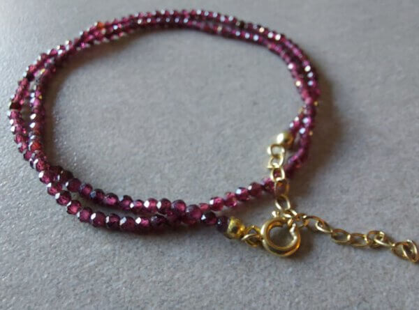 Dubbele armband Granaat met 14k gouden verlengketting en -slot