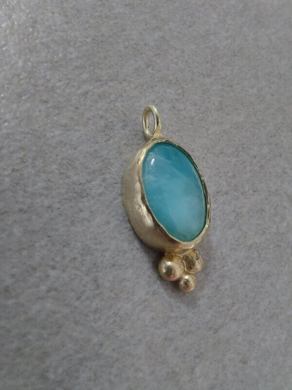 Gouden hanger met Larimar