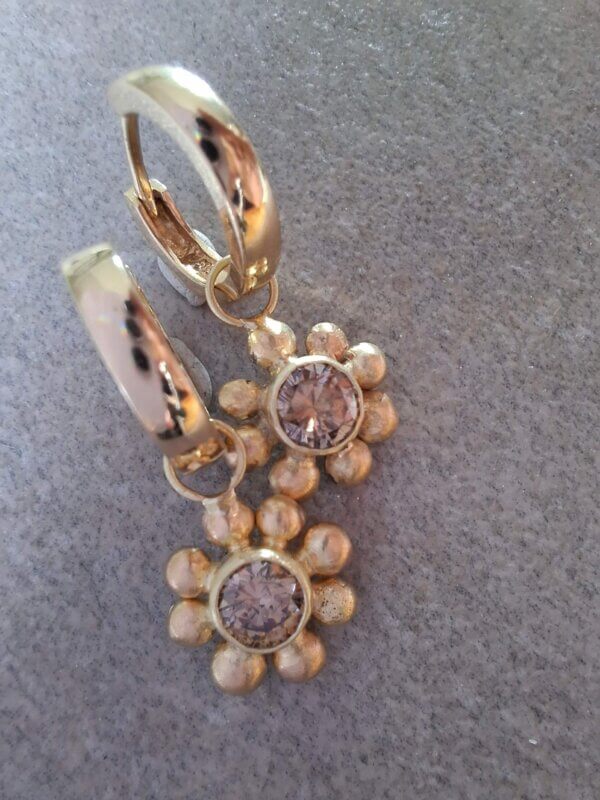 Gouden creoolhangers met paarsbruine fancy diamant - Afbeelding 3