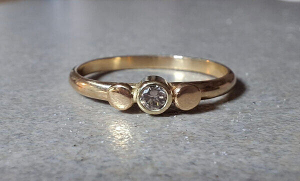Elegante gouden ring met diamant - Afbeelding 2